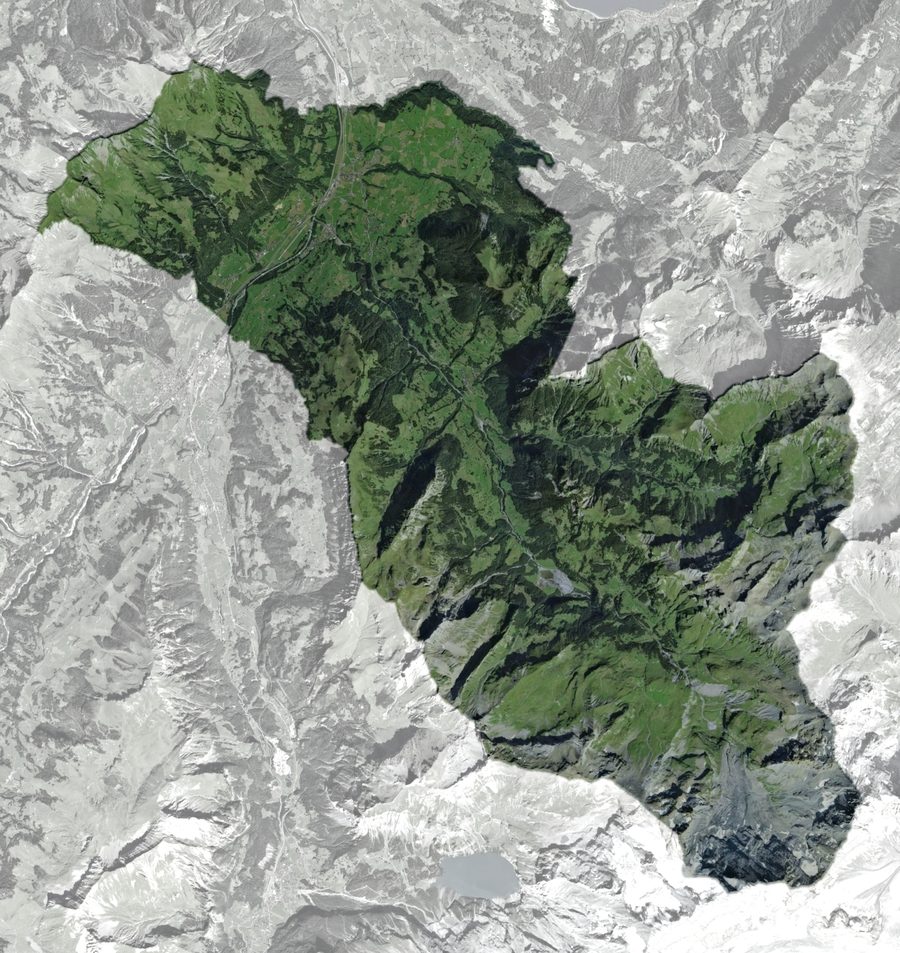 Luftbild der Gemeinde Reichenbach im Kandertal. Das gesamte
                    Gemeindegebiet ist farbig hervorgehoben, die
                    Nachbar­gemeinden sind aufgehellt. Eingezeichnet ist der
                    Hauptort Reichenbach.